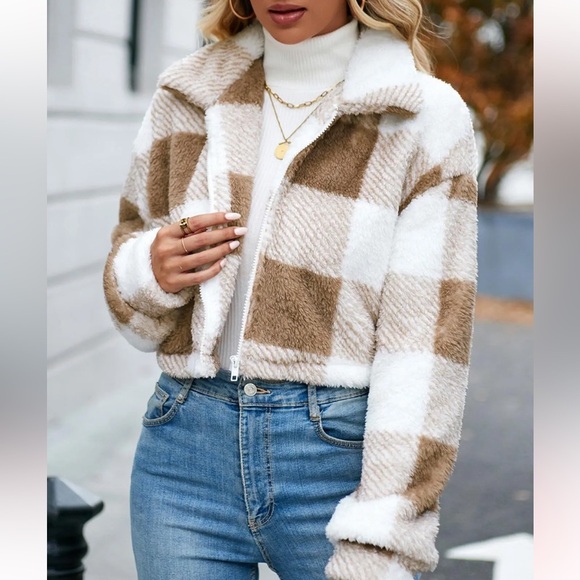 Women’s Drop Shoulder Crop Plush Coat Size M - Picture 4 of 15